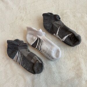 Danskin Women’s Gray and White No show Socks